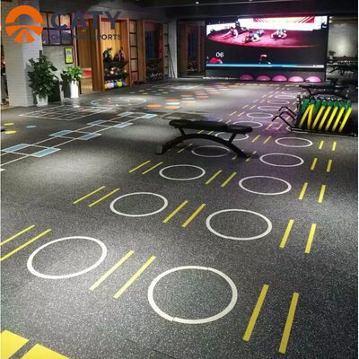 Vielseitiges Funktions-Gym-Boden-System, integriert mit Stoßdämpfern, Gewichtheben und Kardiozonen